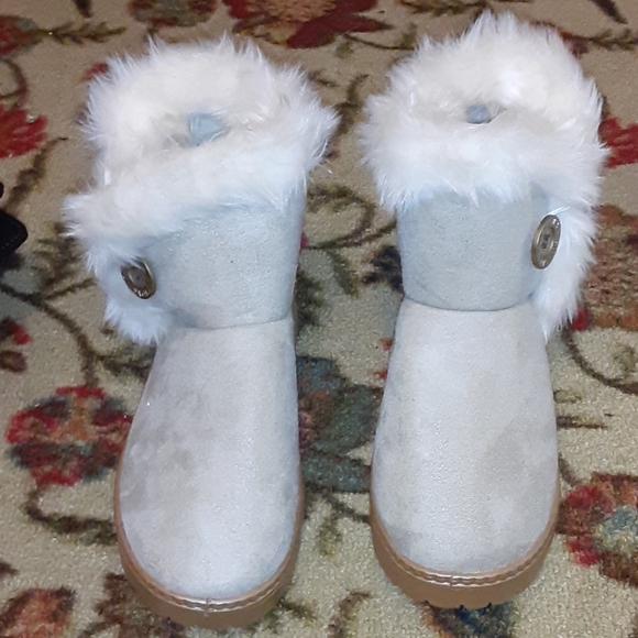 Boots - Picture 4 of 4